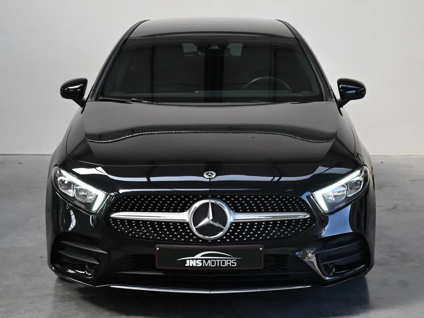 Mercedes-Benz A 200 AMG Line Zwart - 2