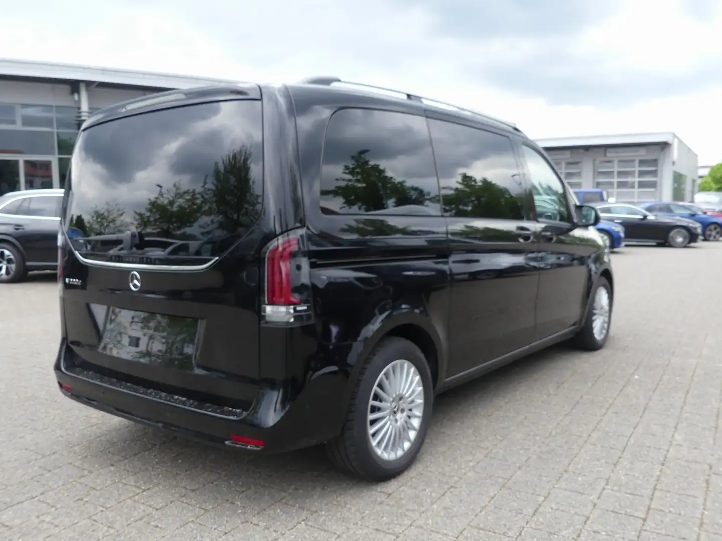 Mercedes-Benz V 220 d Style kompakt DISTRONIC Navi MBUX AHK Noir - 2