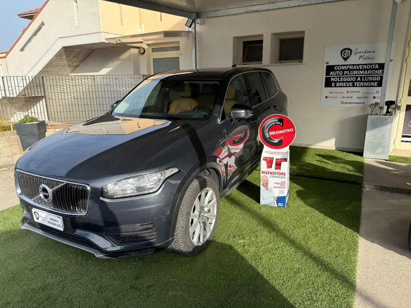 Volvo XC90 2.0 d4 Momentum 5p.ti geartronic Grijs - 1