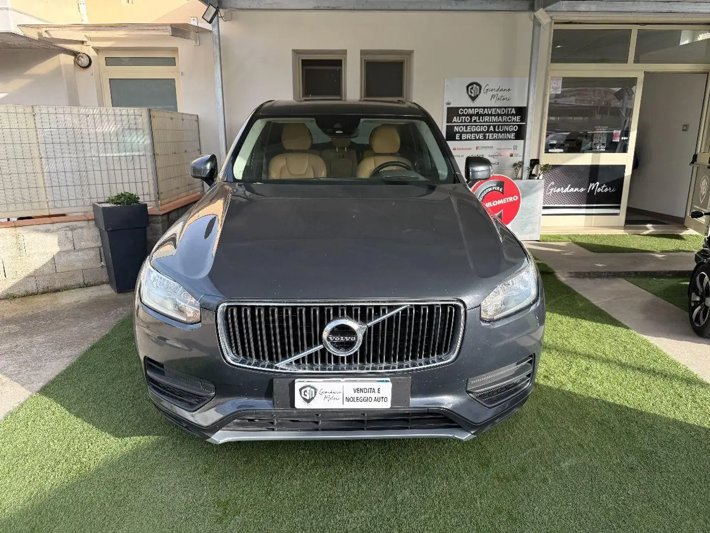 Volvo XC90 2.0 d4 Momentum 5p.ti geartronic Grijs - 2