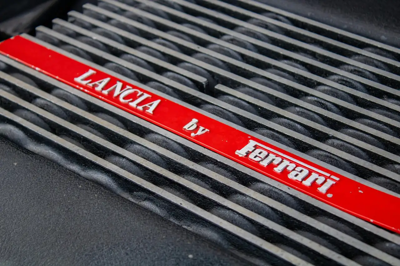 Lancia Thema 3.0 8.32 Ferrari, foto 4