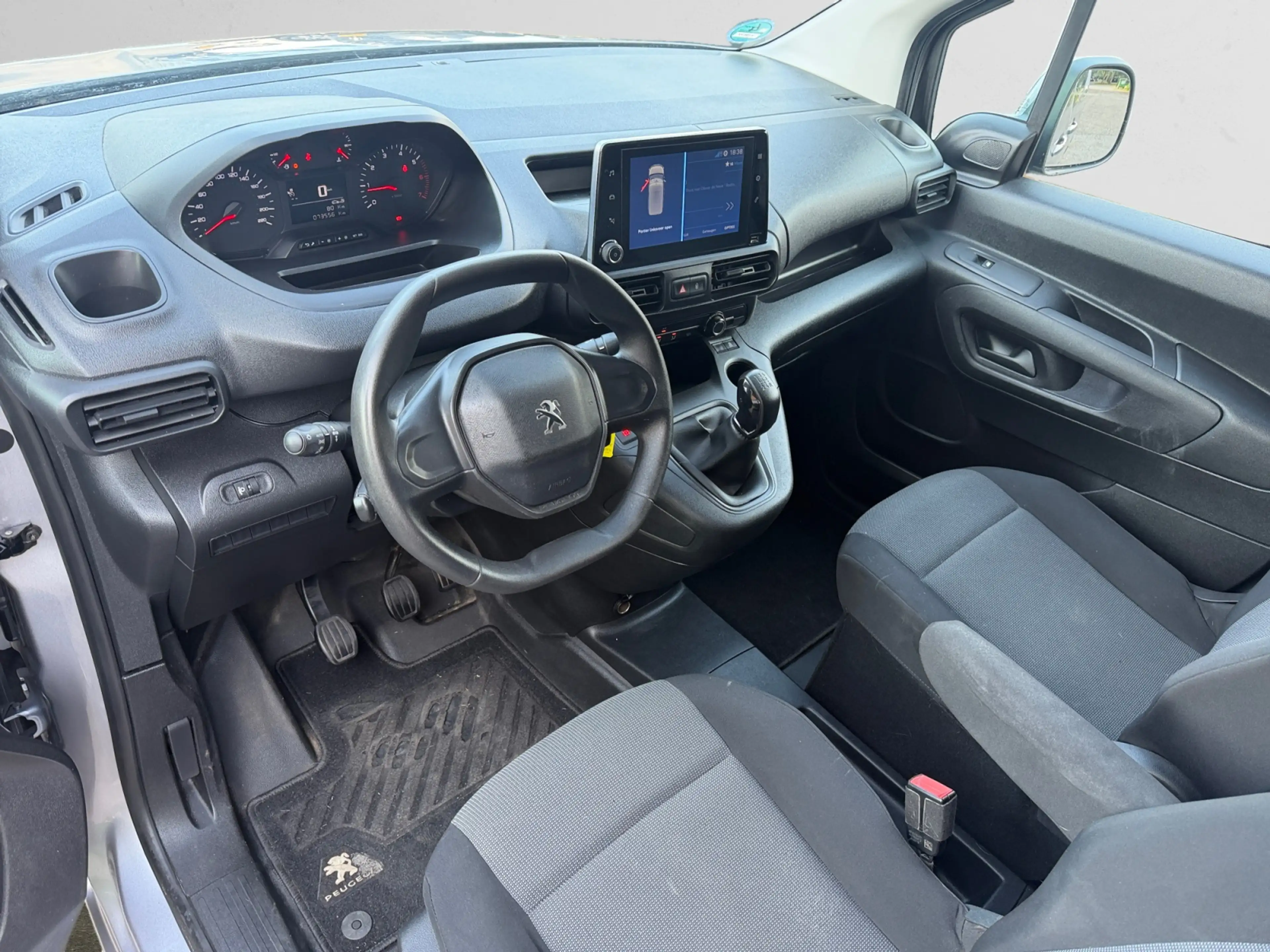 Peugeot Partner 1.6 BlueHDI Premium- Carplay, Android Auto, Park A — photo 2