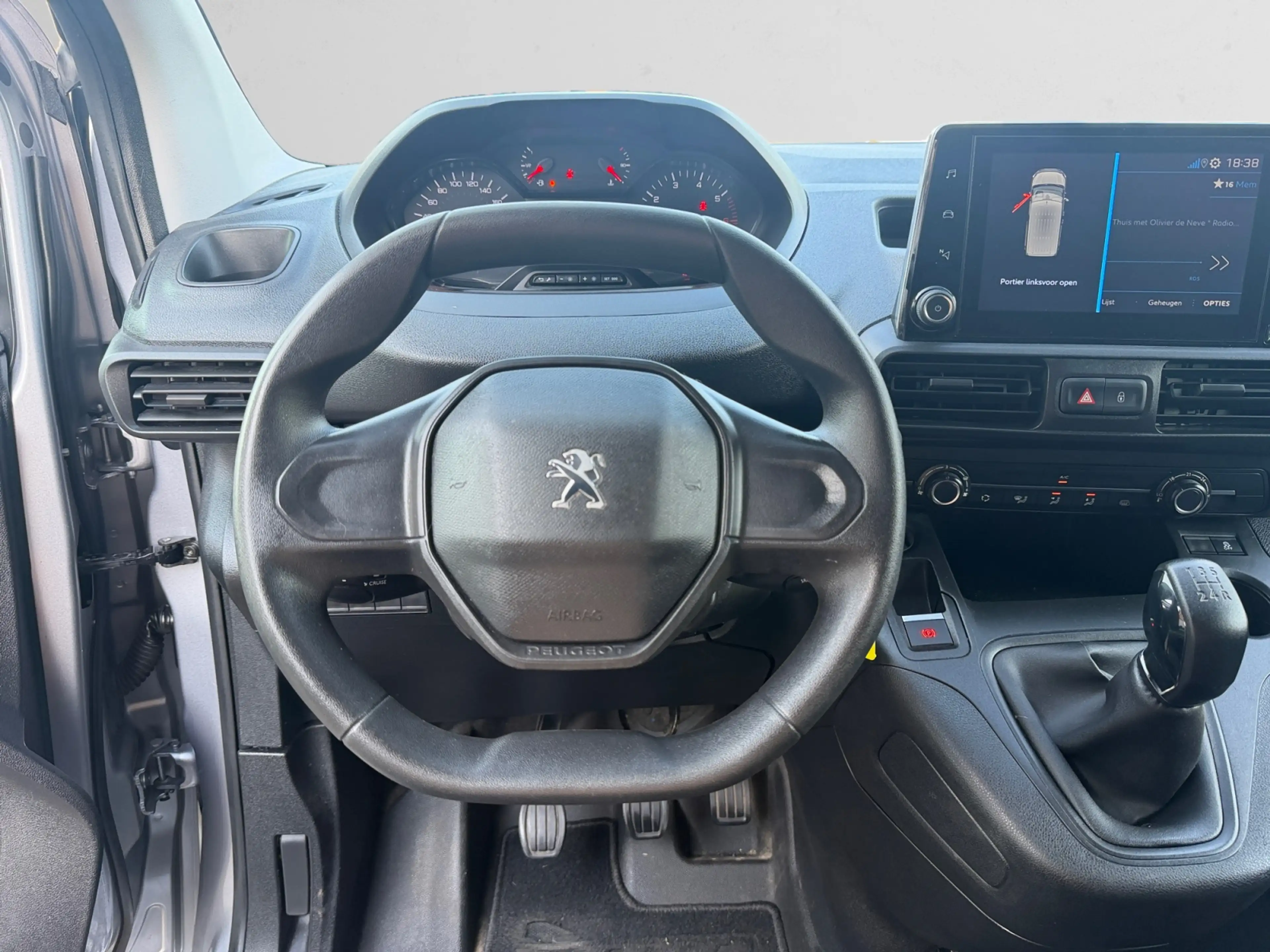 Peugeot Partner 1.6 BlueHDI Premium- Carplay, Android Auto, Park A — photo 9