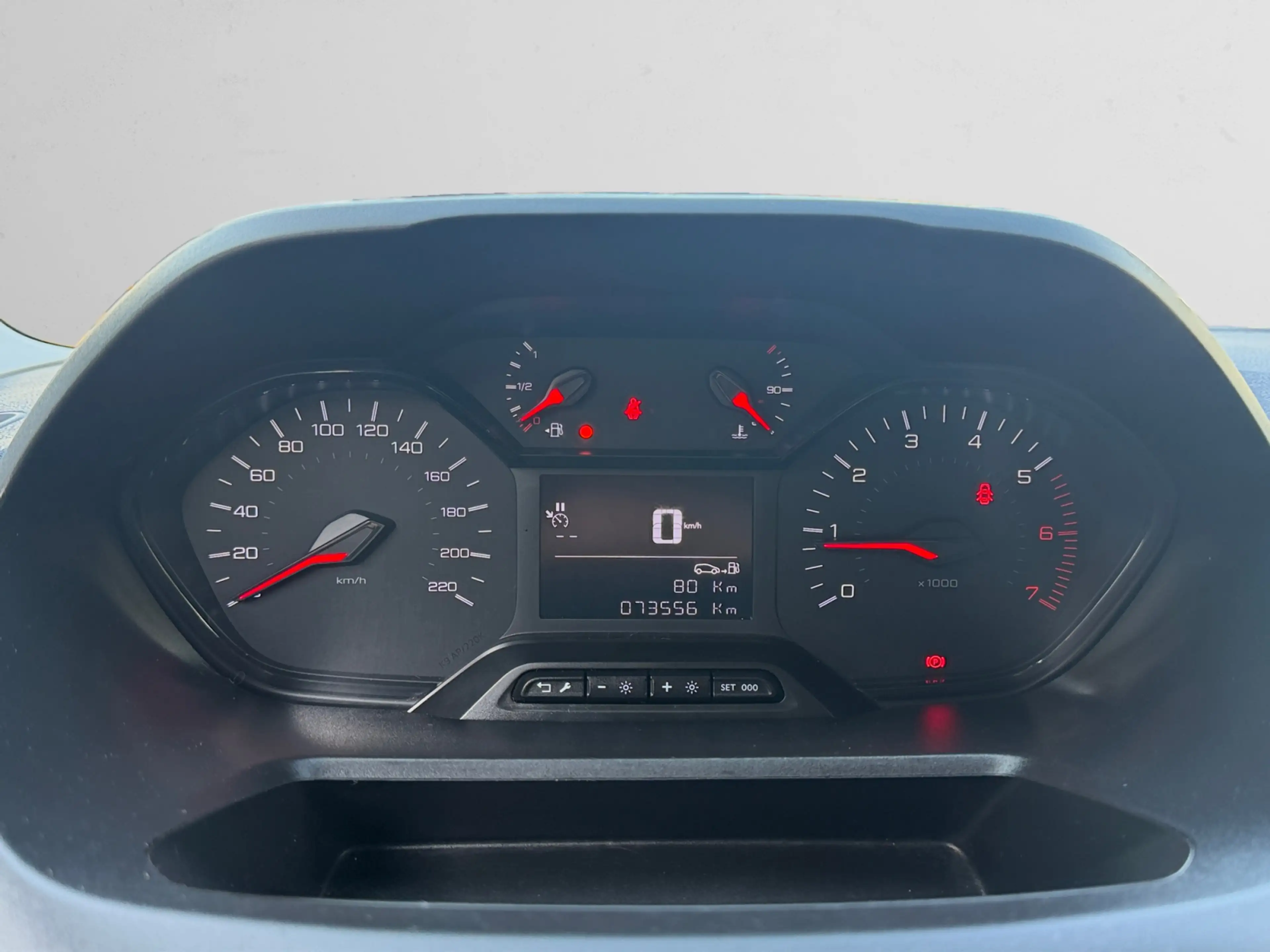 Peugeot Partner 1.6 BlueHDI Premium- Carplay, Android Auto, Park A — photo 10