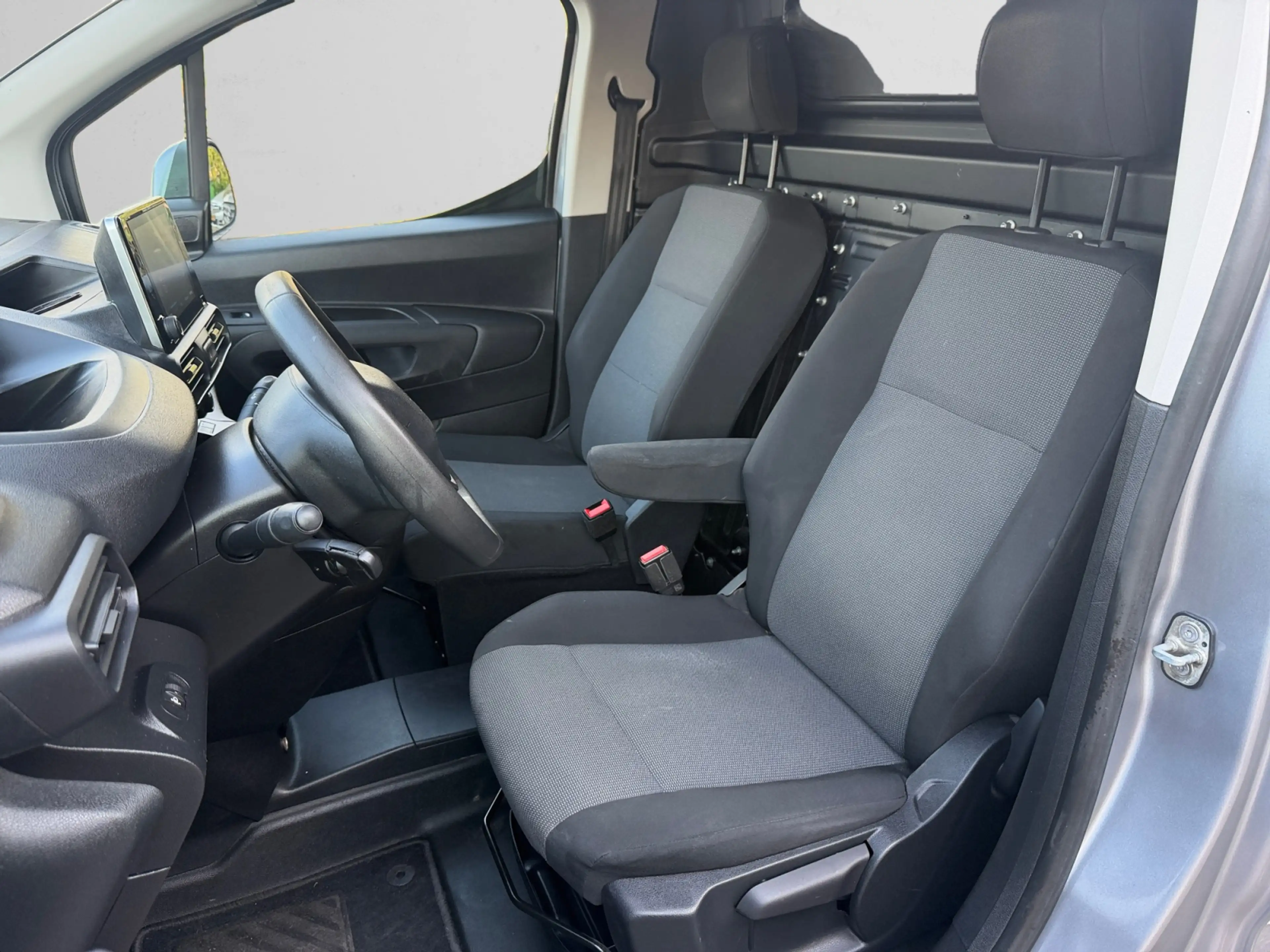 Peugeot Partner 1.6 BlueHDI Premium- Carplay, Android Auto, Park A — photo 12