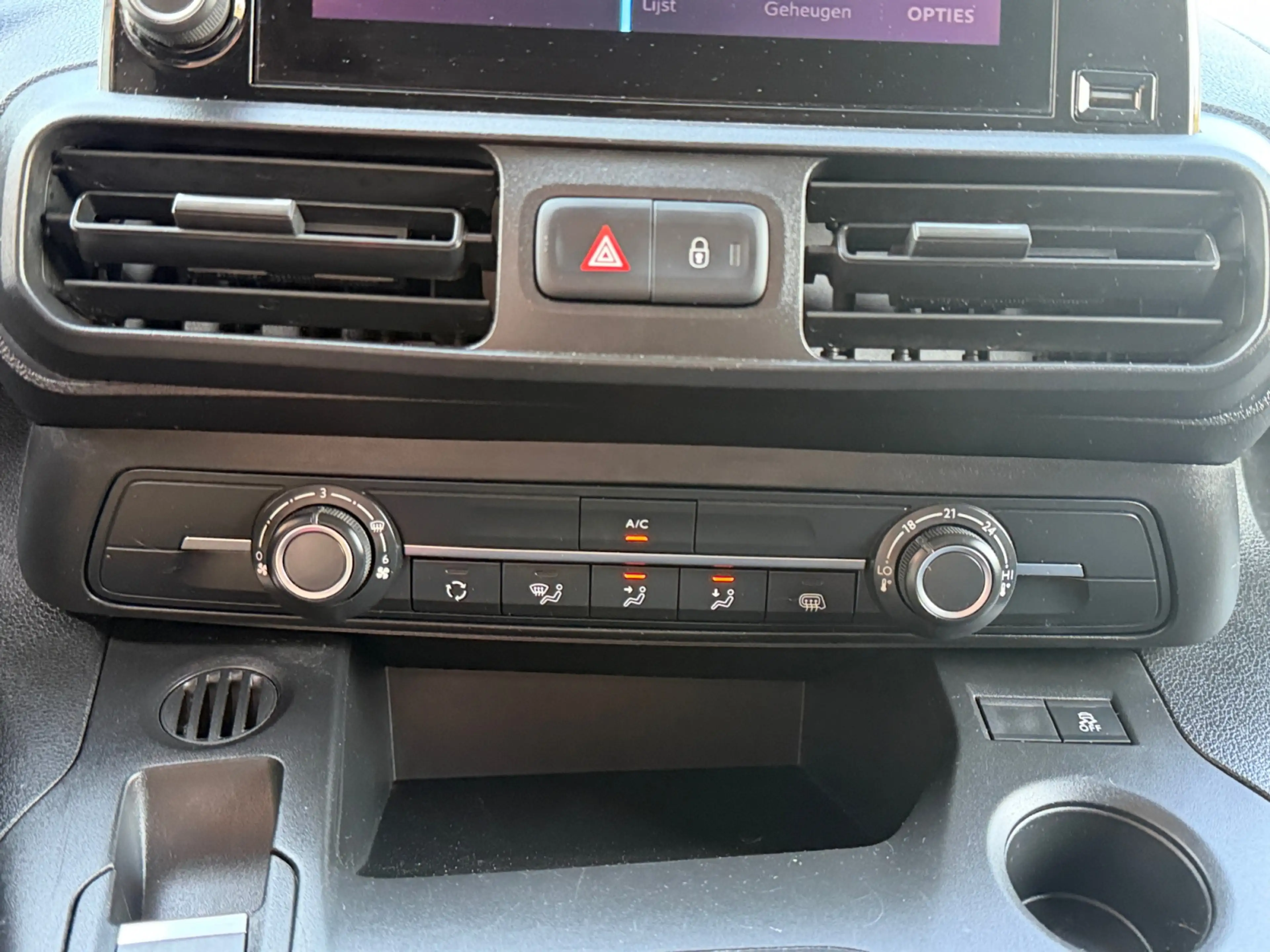 Peugeot Partner 1.6 BlueHDI Premium- Carplay, Android Auto, Park A — photo 8