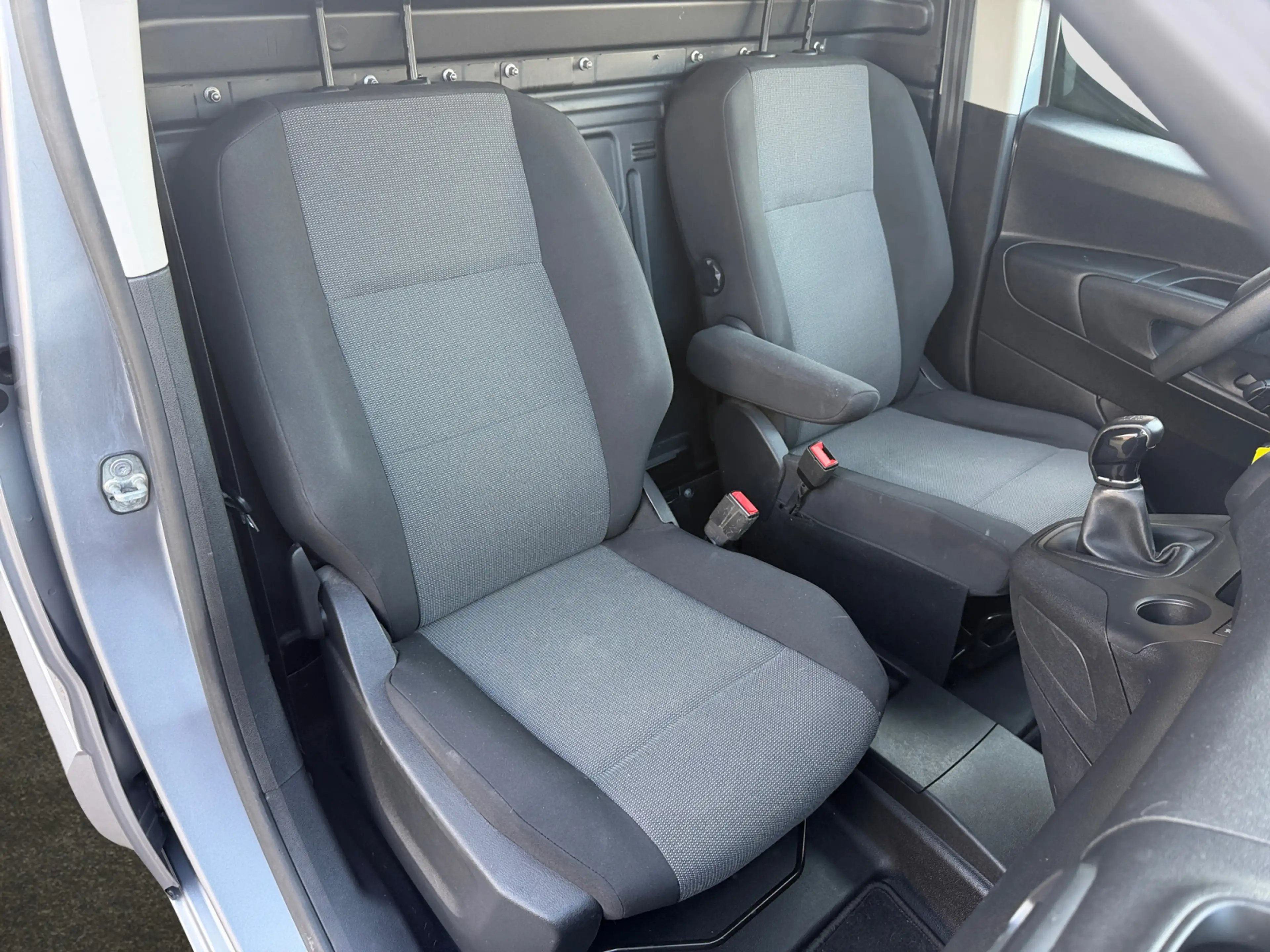 Peugeot Partner 1.6 BlueHDI Premium- Carplay, Android Auto, Park A — photo 13