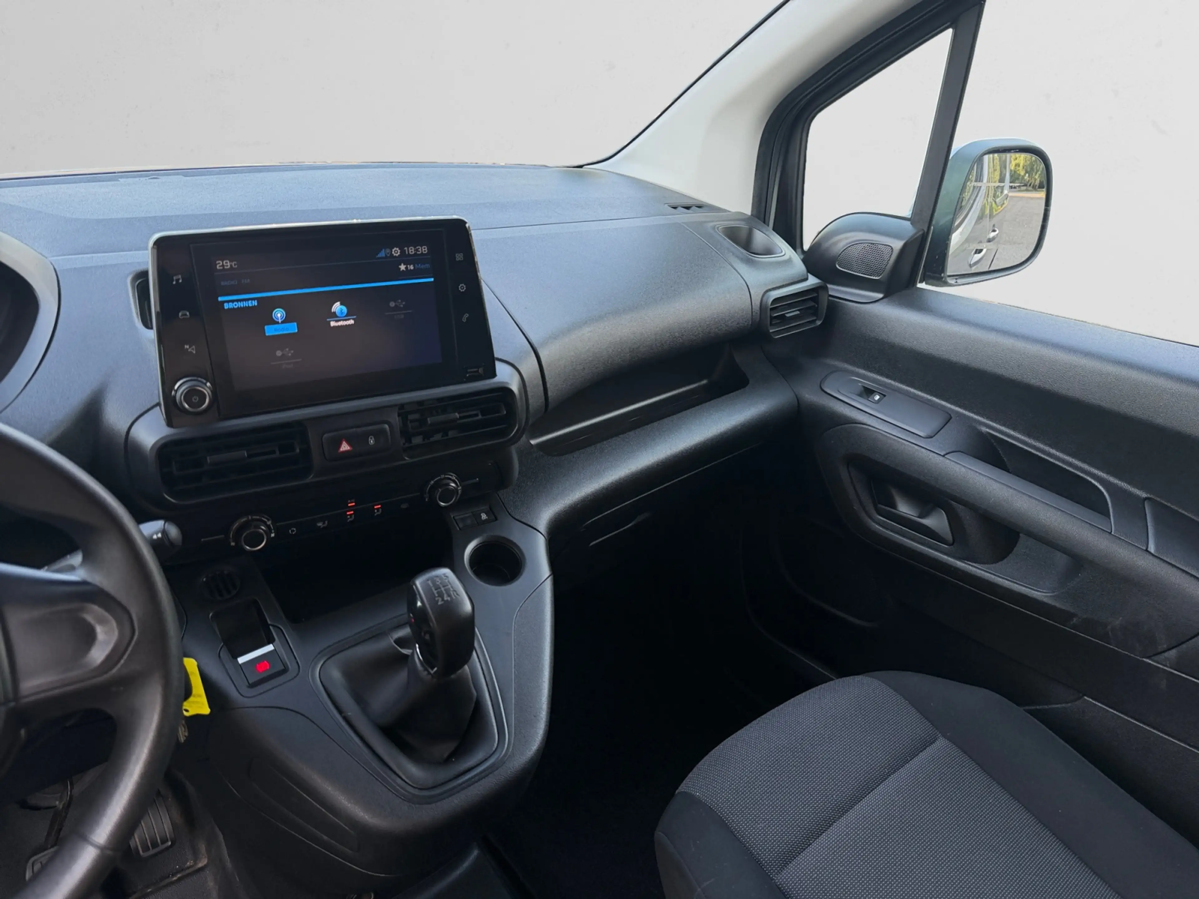 Peugeot Partner 1.6 BlueHDI Premium- Carplay, Android Auto, Park A — photo 6