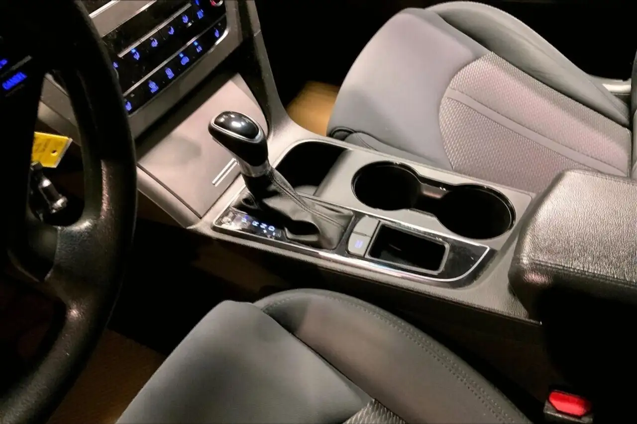 Hyundai SONATA снимка Hyundai SONATA