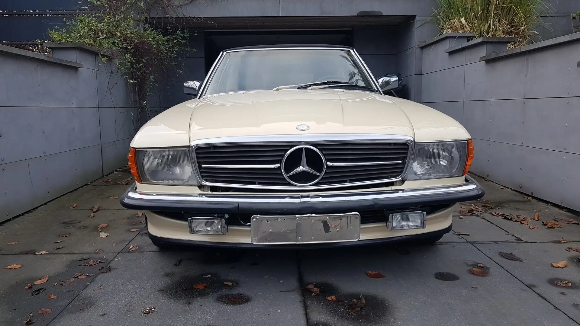 Mercedes-Benz 350 - 1