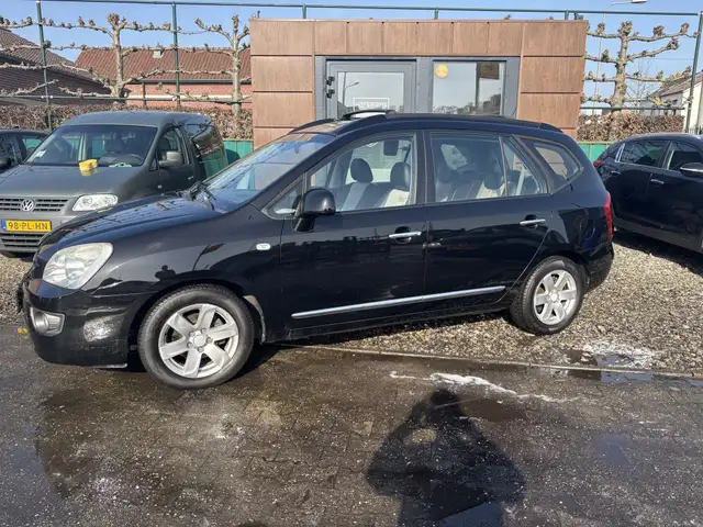 Kia Carens view 2