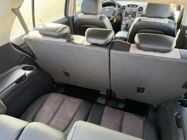 Kia Carens view 4