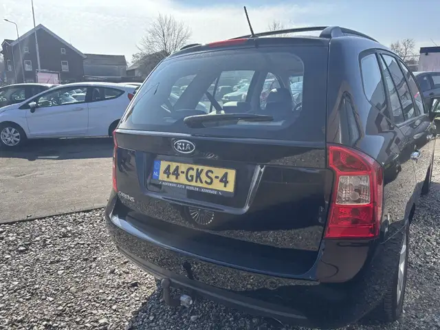 Kia Carens view 3