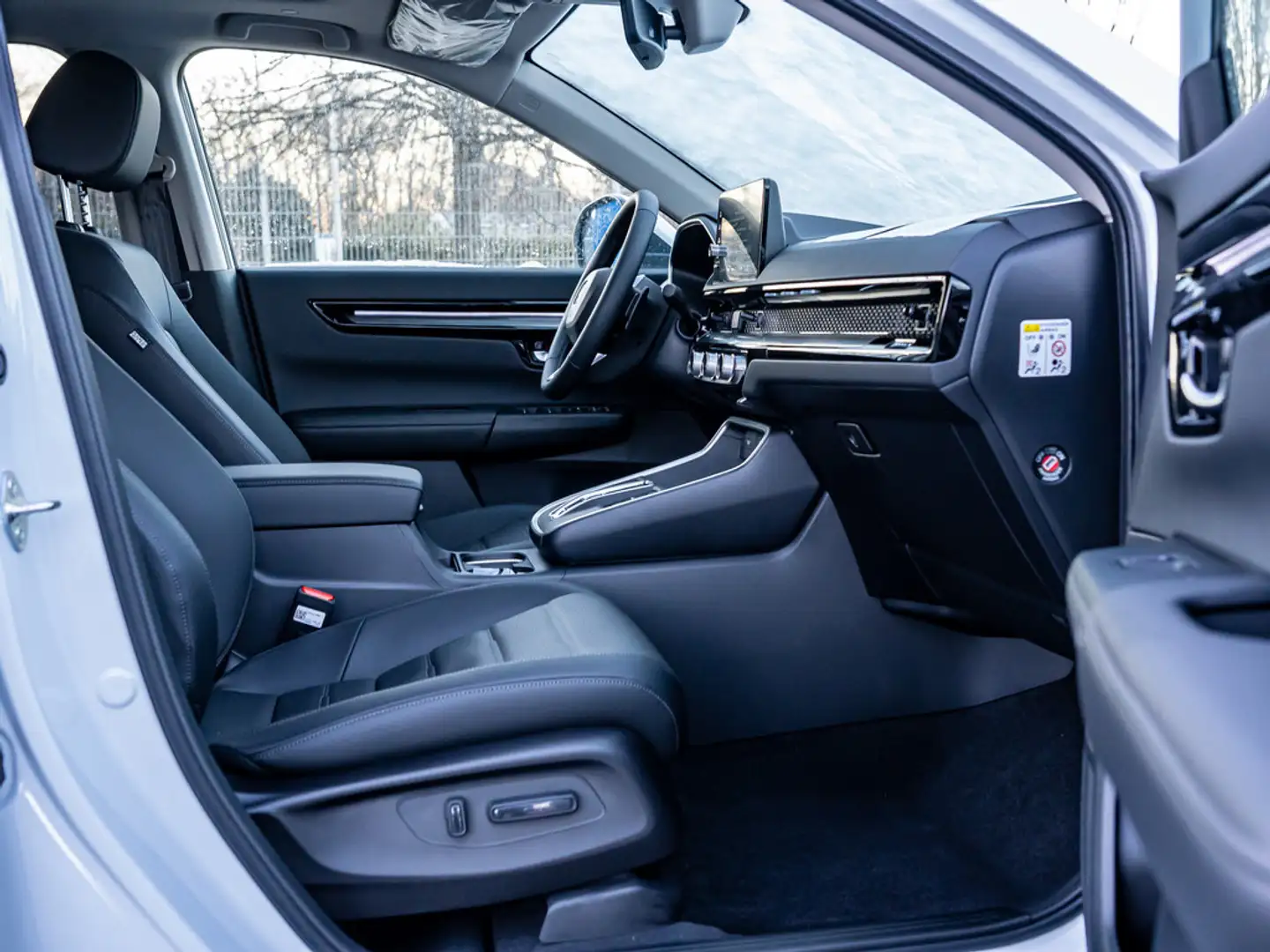 Honda CR-V e:HEV 2.0 Elegance AWD SHZ ACC LED PANO srebrna - 2