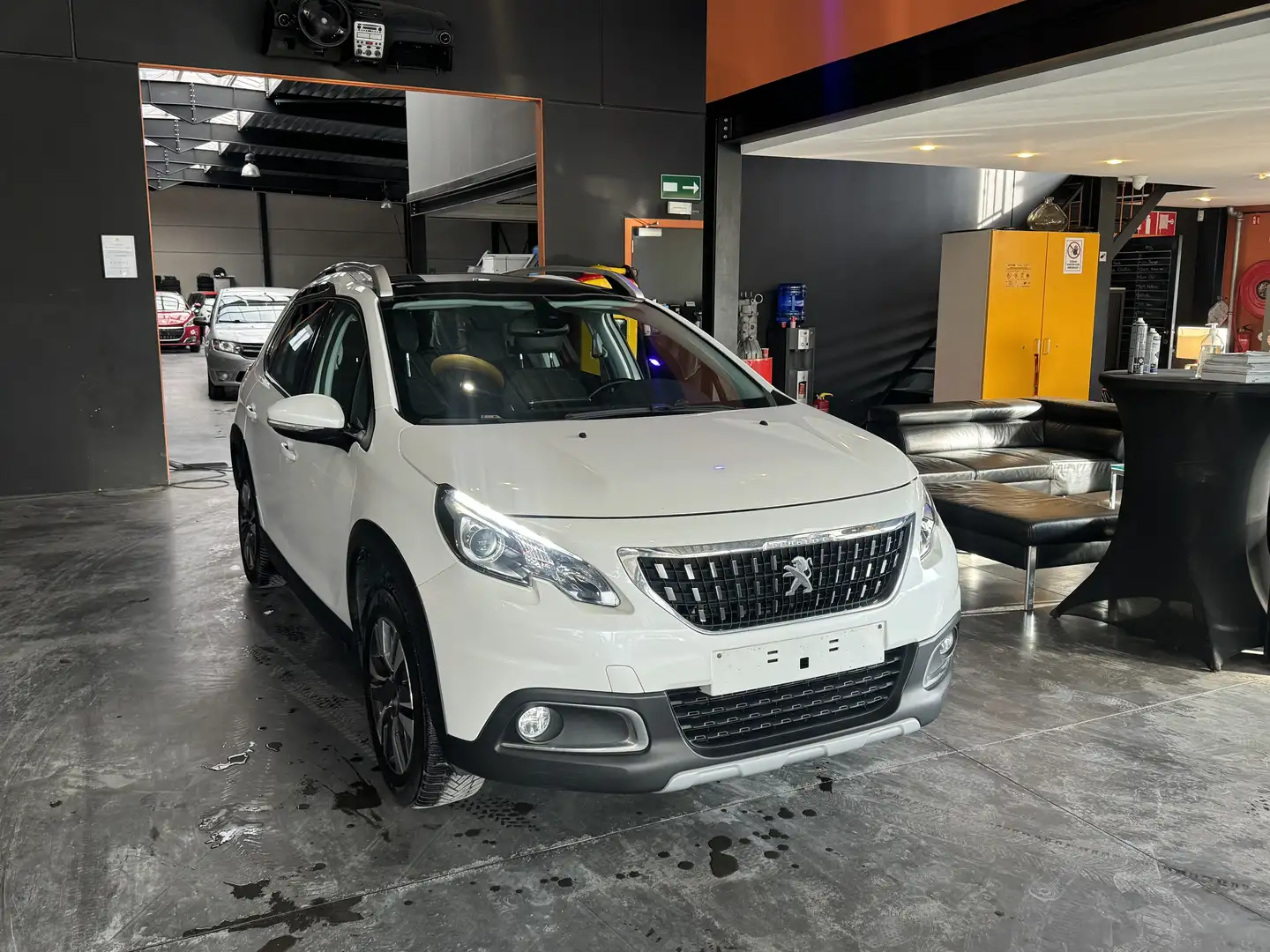 Peugeot 2008 1.2 AUTOMATIQUE - A/C - MEDIA/TEL - LIM/REG Blanc - 1