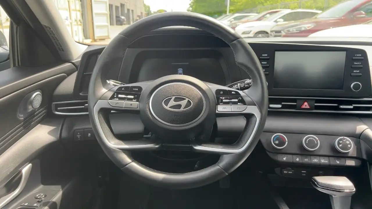 Hyundai ELANTRA снимка Hyundai ELANTRA