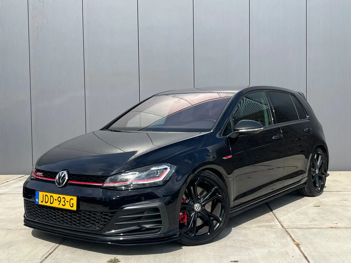 Volkswagen Golf GTI 2.0 TSI TCR / DCC / Akrapovic / 1ste eigenaar Zwart - 1