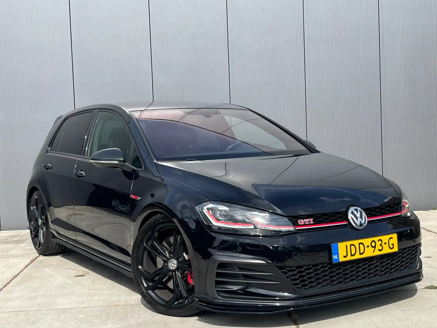 Volkswagen Golf GTI 2.0 TSI TCR / DCC / Akrapovic / 1ste eigenaar Zwart - 2