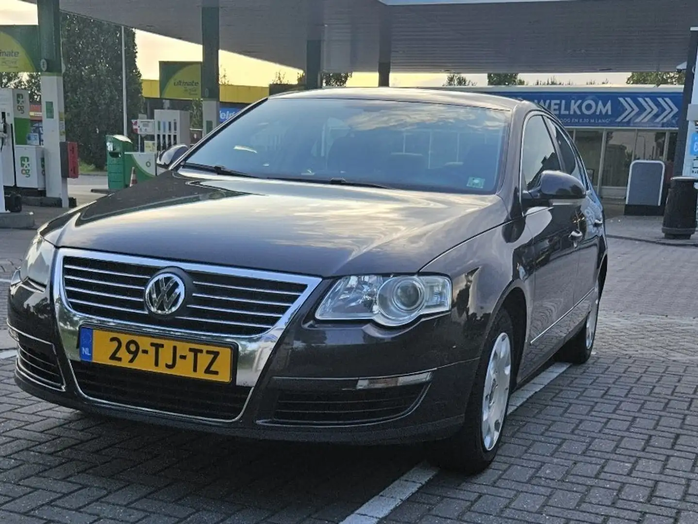 Volkswagen Passat 2.0 FSI Comfortline Bruin - 1
