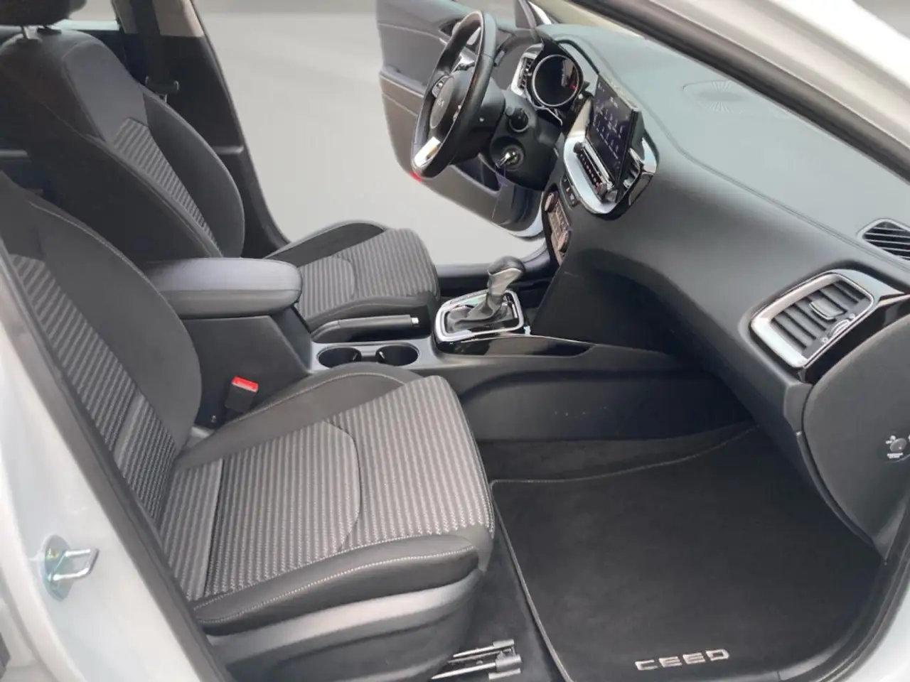 Kia Ceed / cee'd Vision AUTOMATIK*Navi*Carplay*SHZ*LenkradHZG*GJR 15