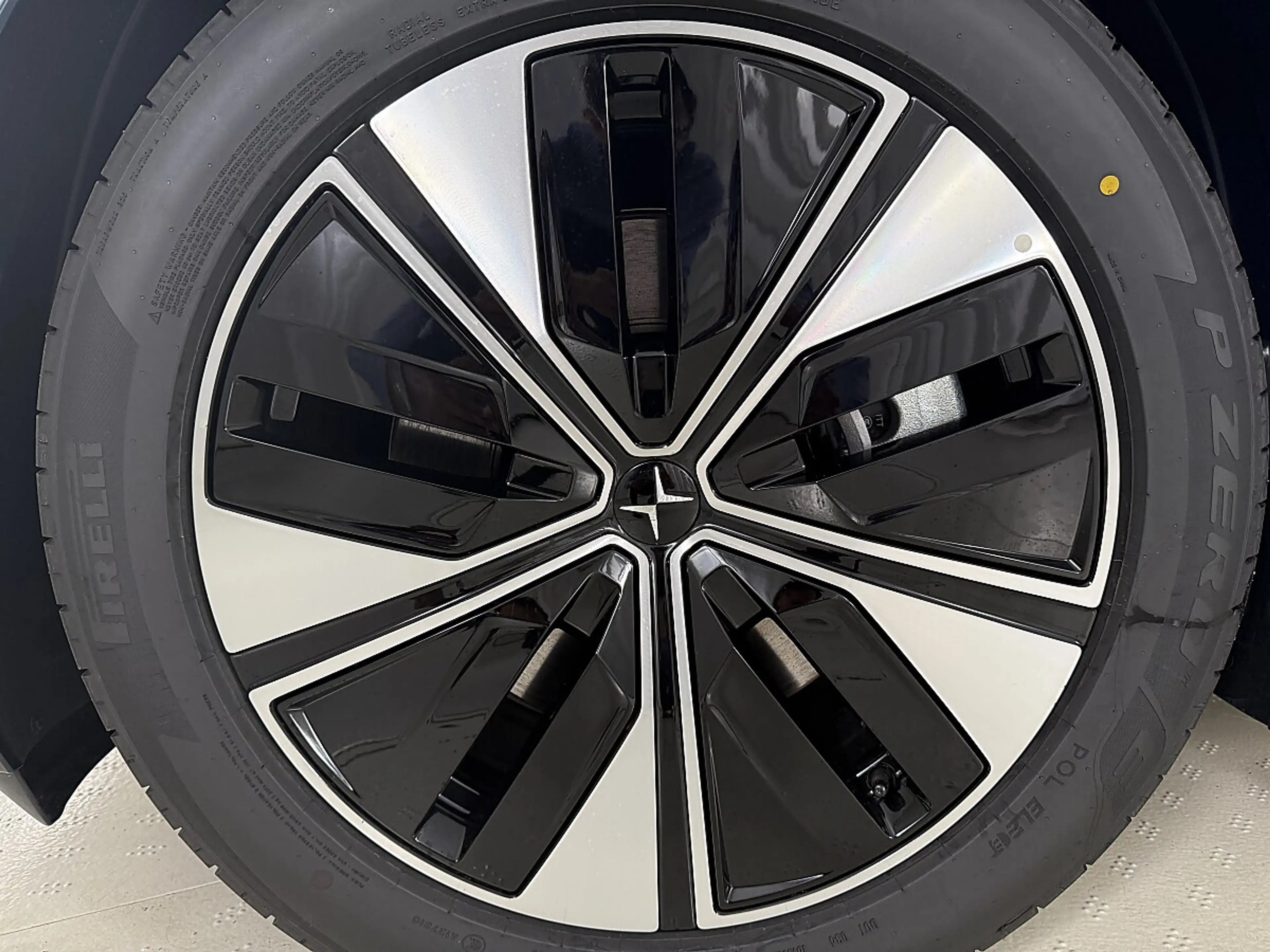 Polestar 4 Polestar4 Long Range Dual Motor Elektro 100kWh — photo 10