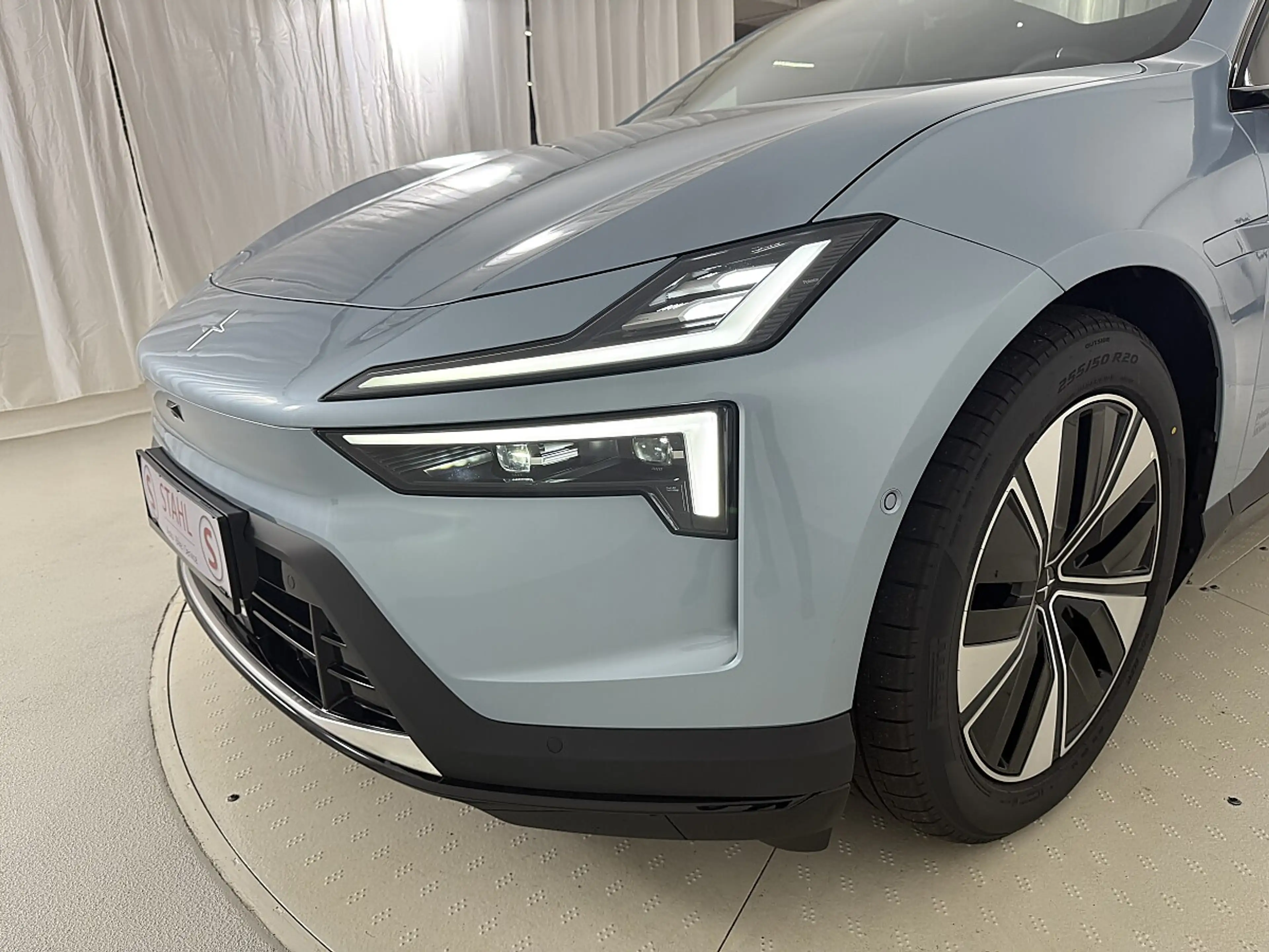 Polestar 4 Polestar4 Long Range Dual Motor Elektro 100kWh — photo 2