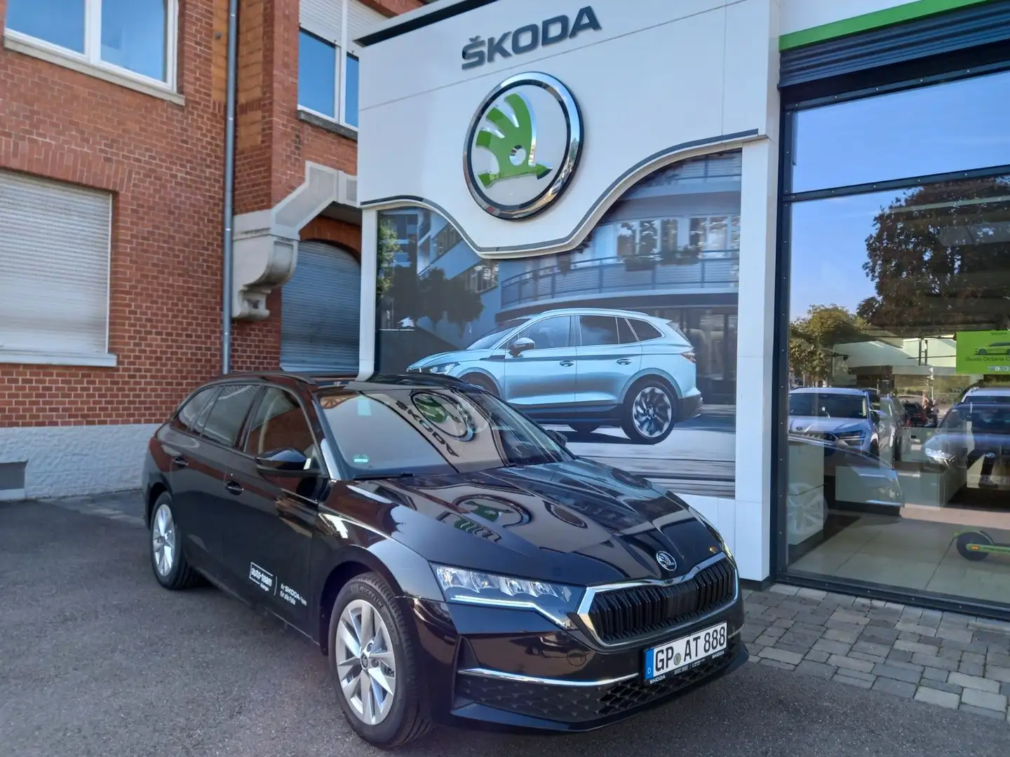Skoda Octavia Combi 1.5 TSI mHEV 110 kW Selection NAVI Чёрный - 1