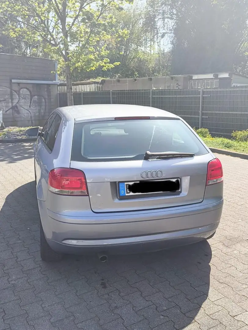Audi A3 1.6 Attraction Grau - 2
