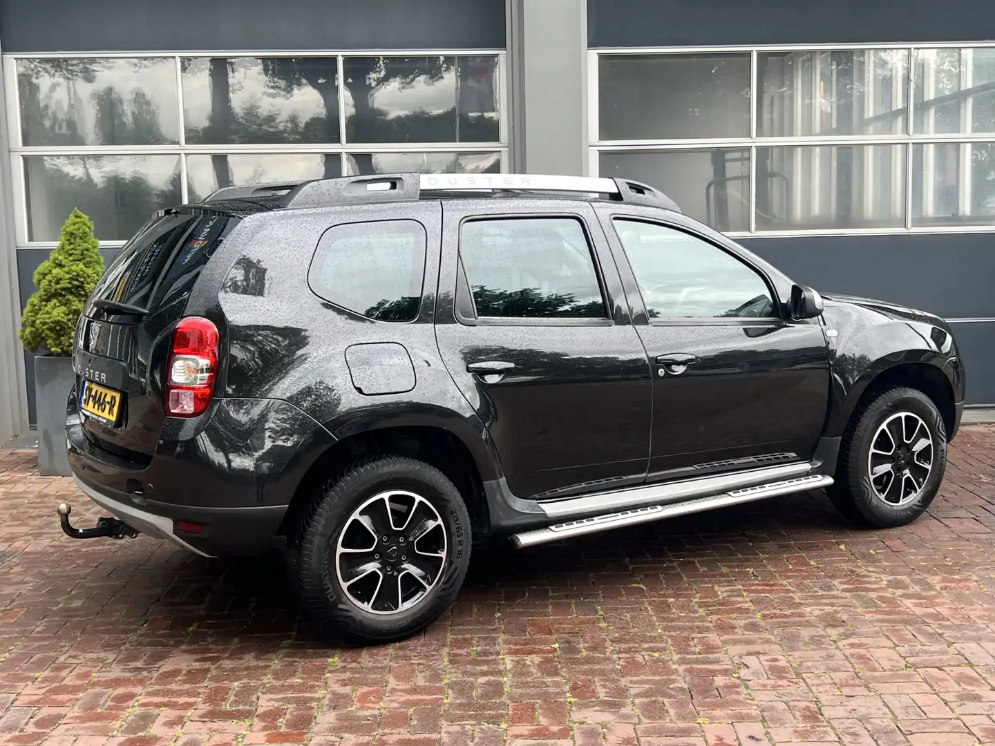 Dacia Duster 1.2 TCe 4x2 Lauréate 2016 Navi Leder Top staat Lag Zwart - 2