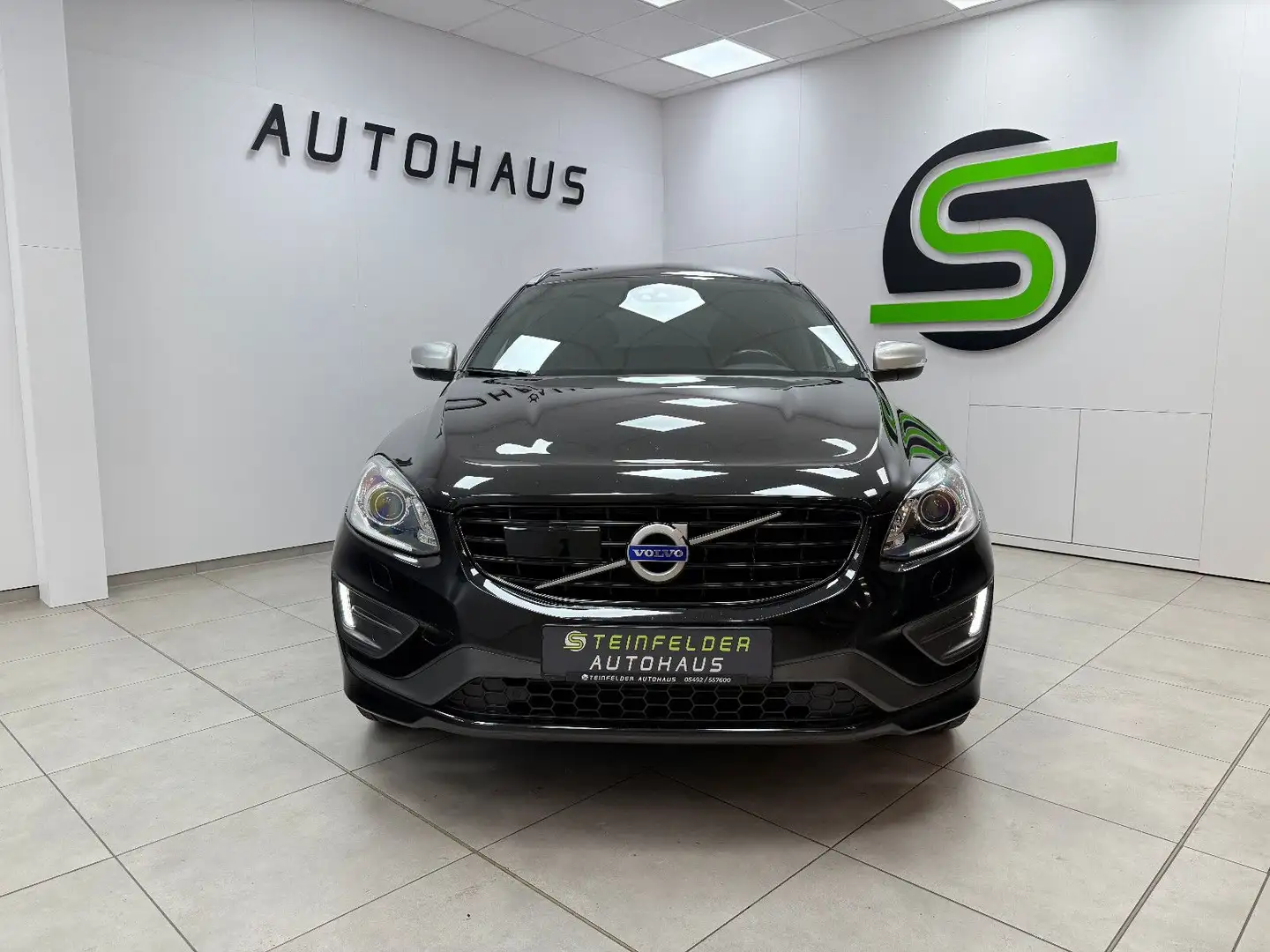 Volvo XC60 D4 AWD R DESIGN / XENON / TEMPOMAT Negro - 2
