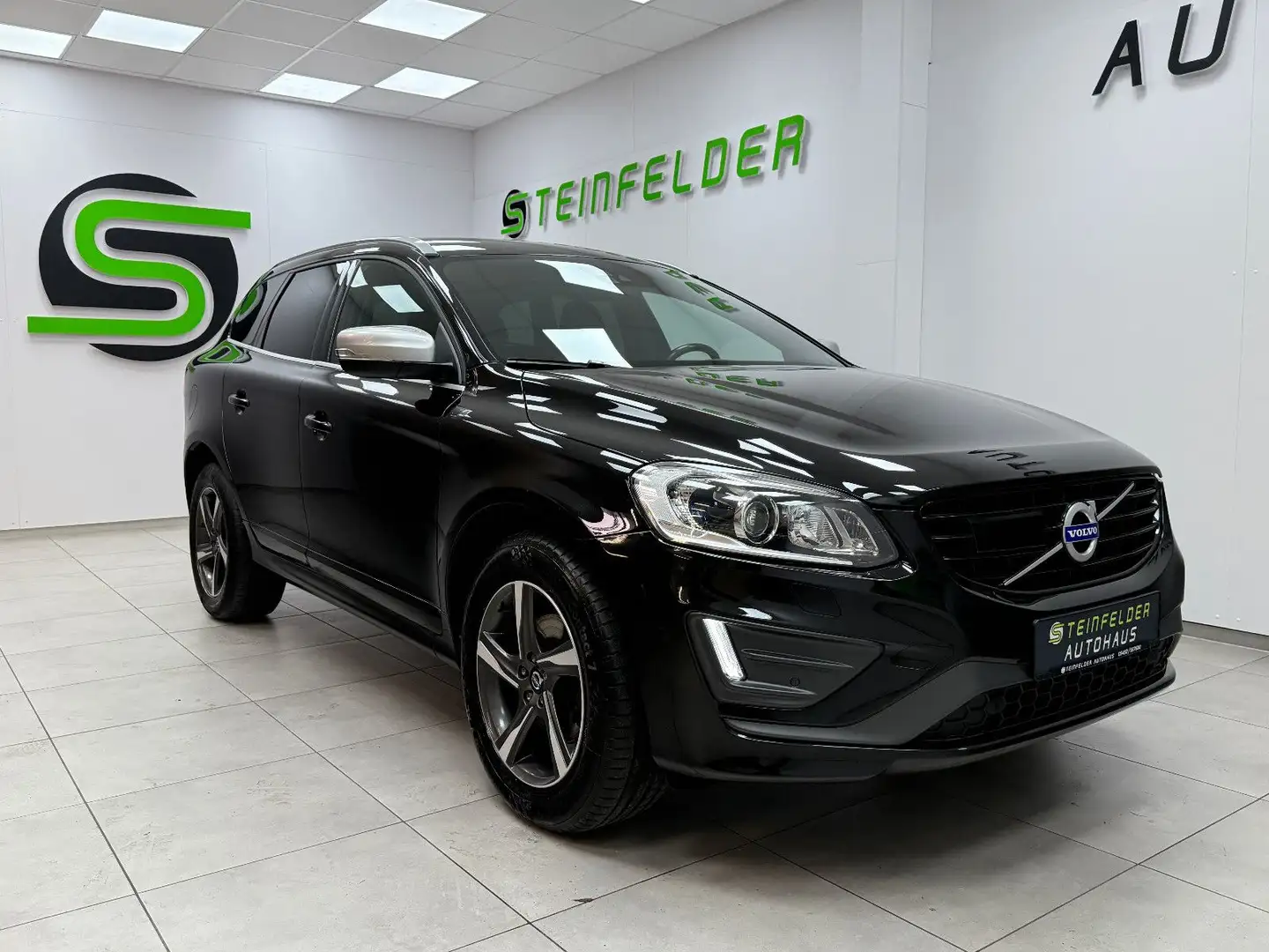 Volvo XC60 D4 AWD R DESIGN / XENON / TEMPOMAT Schwarz - 1