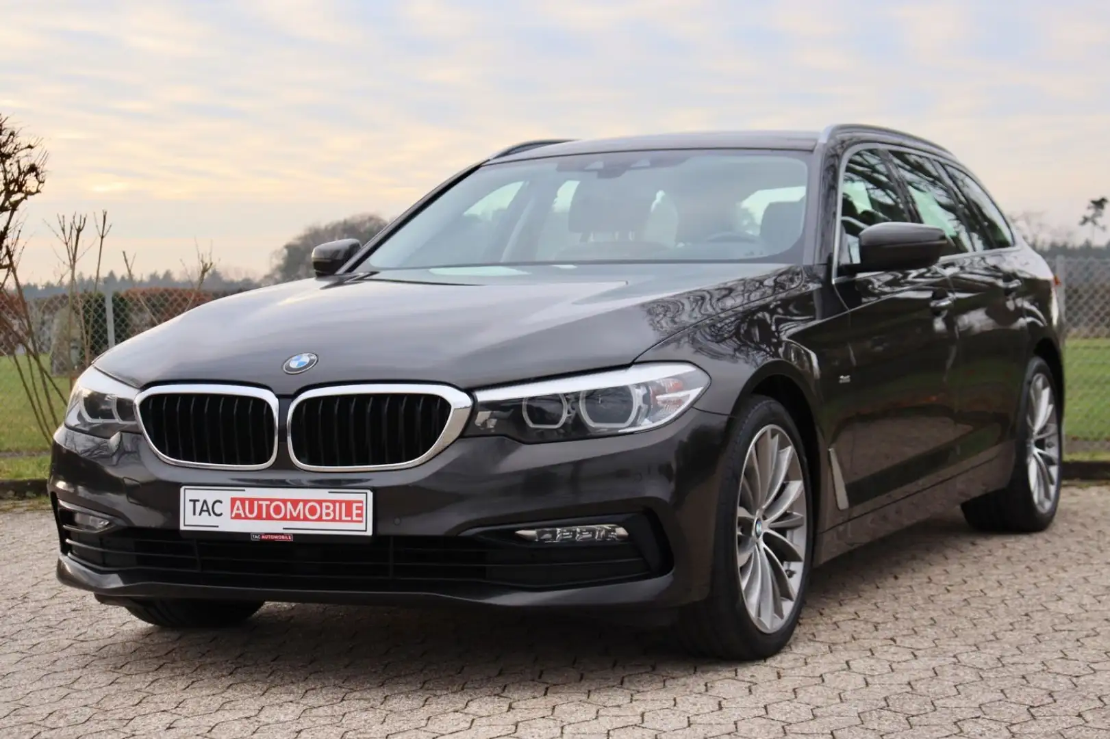 BMW 525 d Sport Line touring LED*LEDER*HUD*AHK*KAMERA Gris - 2