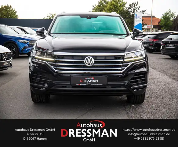 Volkswagen Touareg view 2