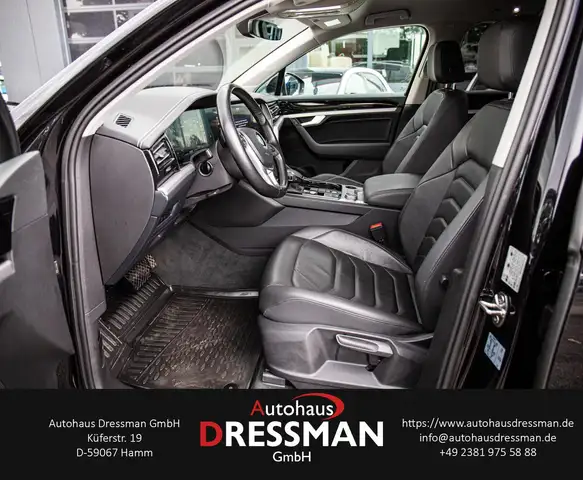 Volkswagen Touareg view 10