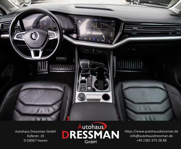 Volkswagen Touareg view 13