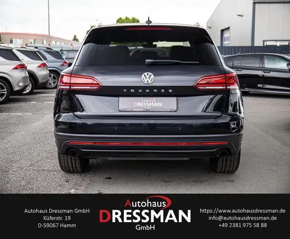 Volkswagen Touareg view 5
