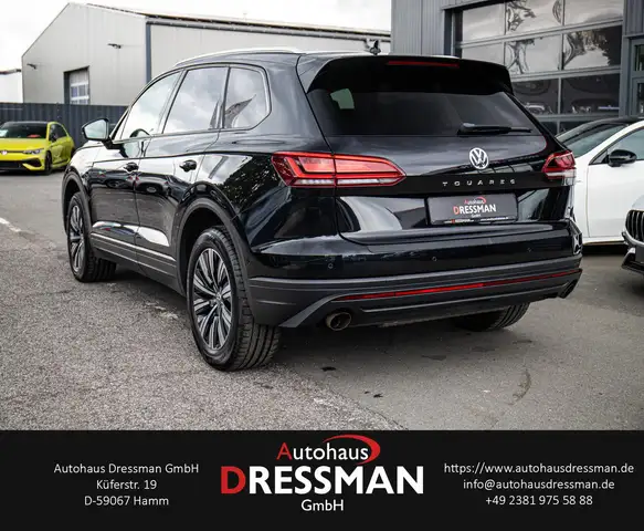 Volkswagen Touareg view 6