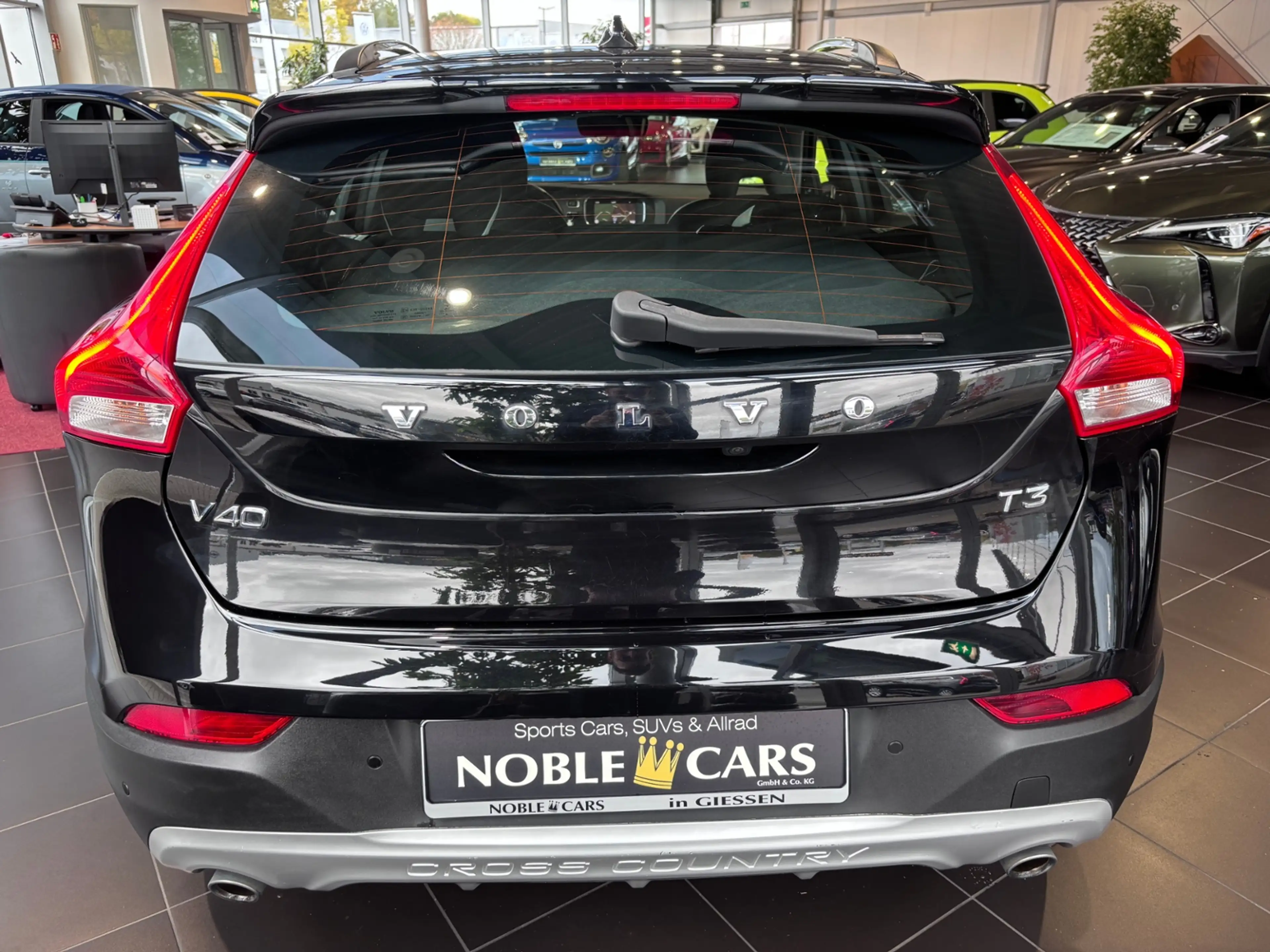 Volvo V40 Cross Country Momentum LED NAVI ALU — photo 6