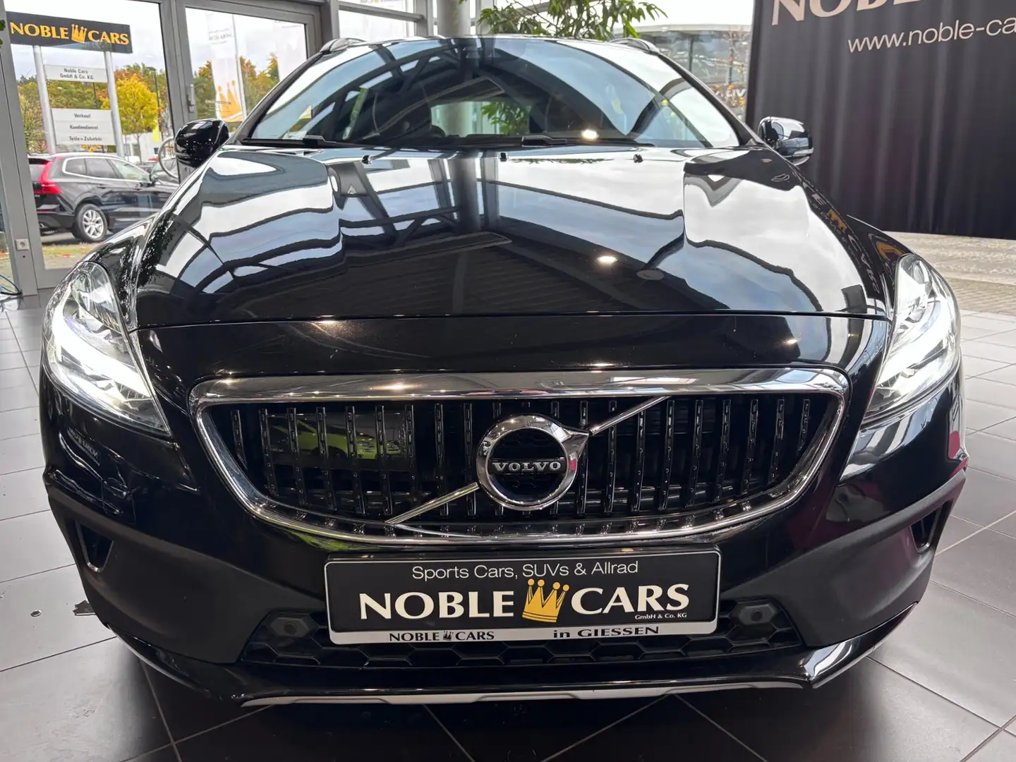 Volvo V40 Cross Country Momentum LED NAVI ALU Schwarz - 2