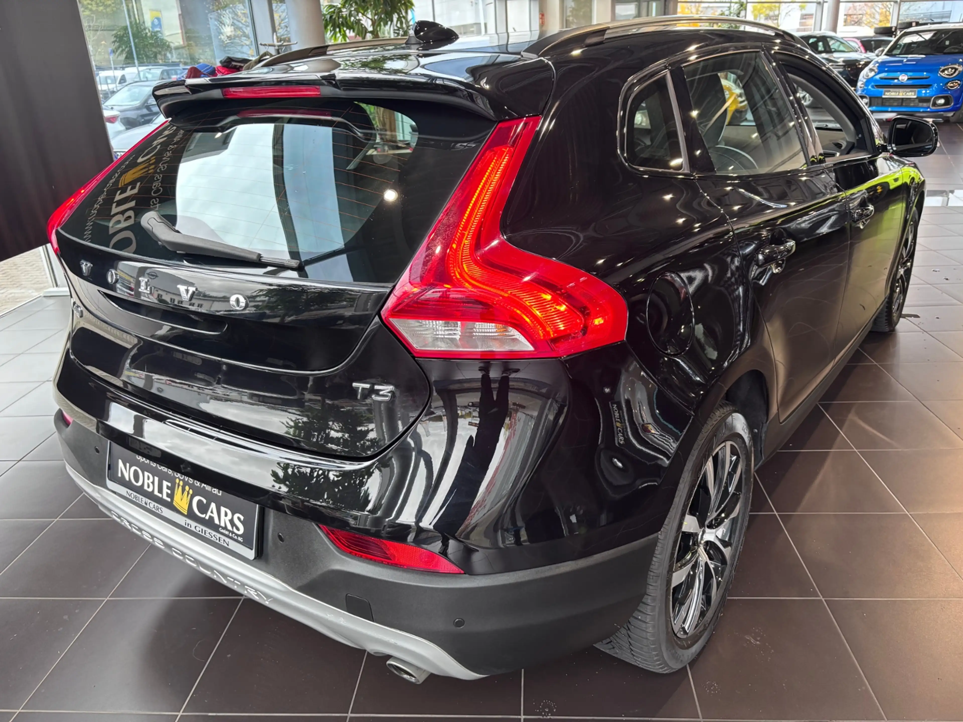 Volvo V40 Cross Country Momentum LED NAVI ALU — photo 7