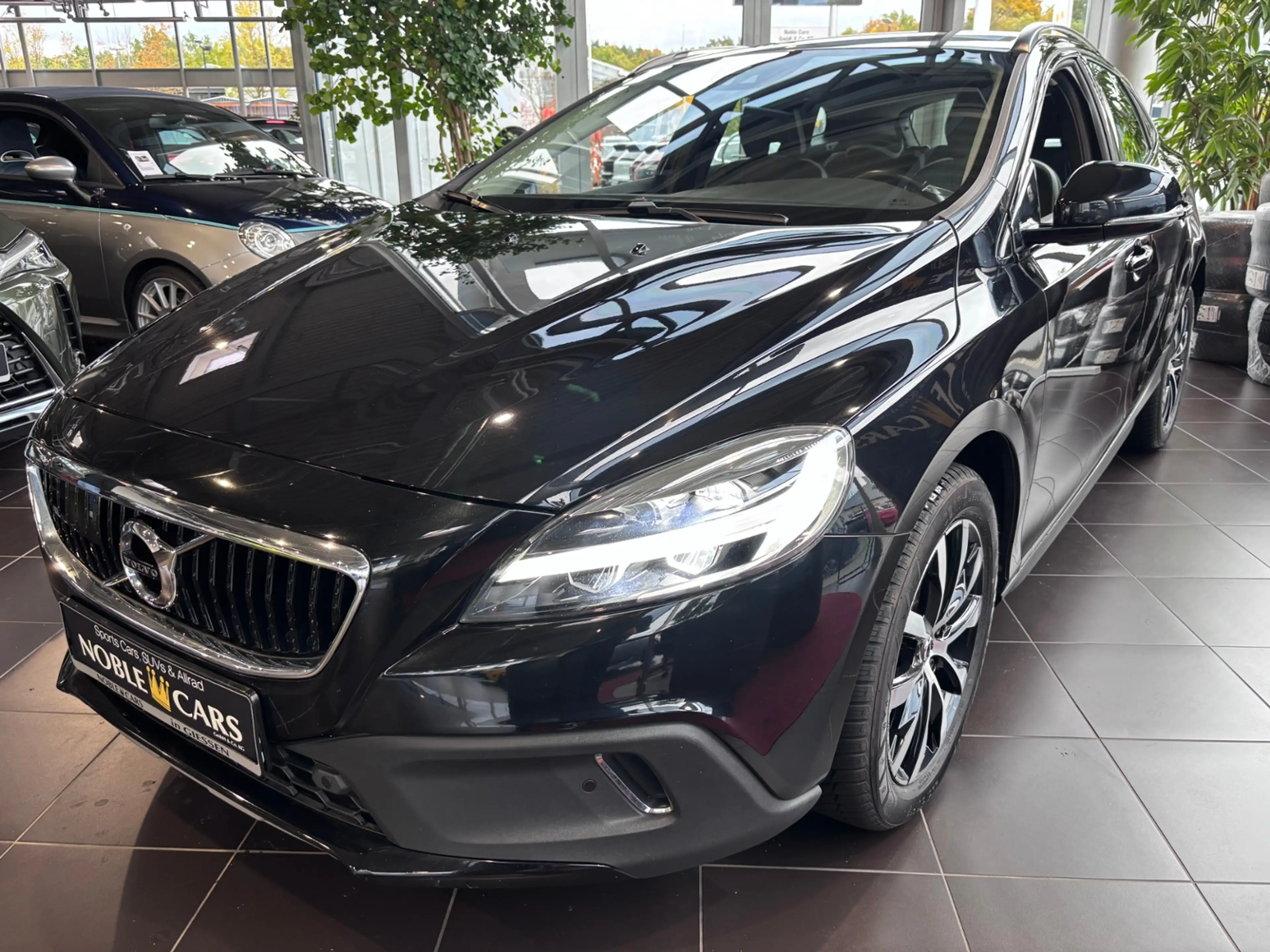 Volvo V40 Cross Country Momentum LED NAVI ALU — photo 3
