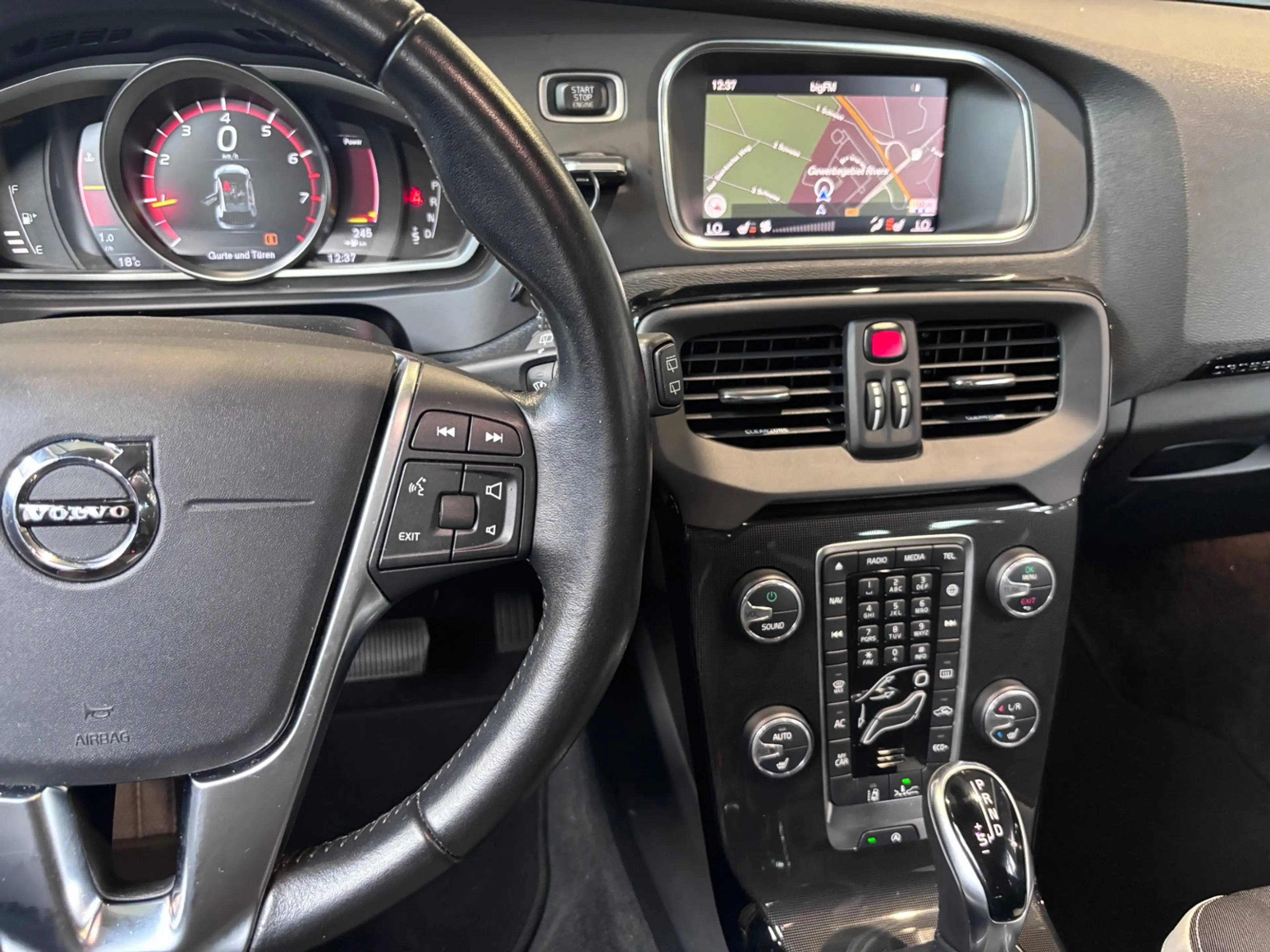 Volvo V40 Cross Country Momentum LED NAVI ALU — photo 15