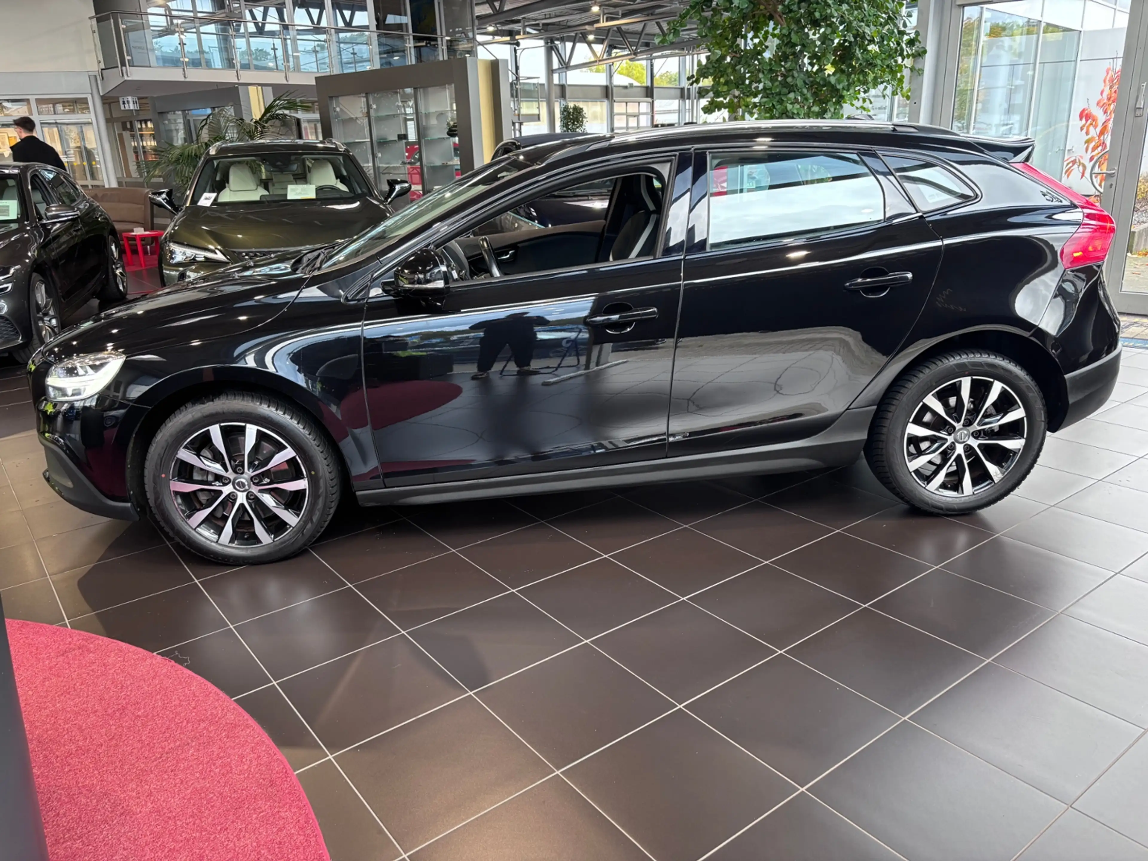 Volvo V40 Cross Country Momentum LED NAVI ALU — photo 4