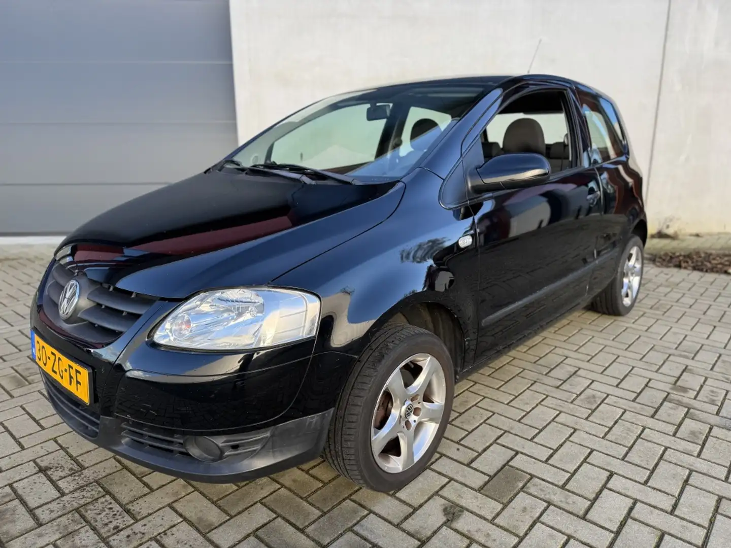 Volkswagen Fox 1.2 Trendline 2008 Airco Zwart - 2