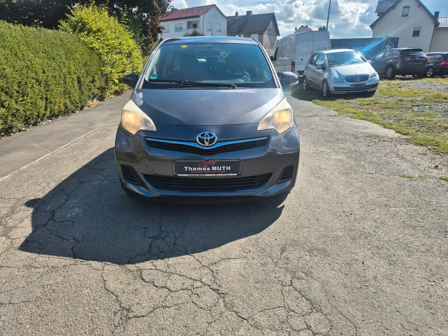 Toyota Verso-S Life-D4D-Tüv 3/2027! Grau - 2