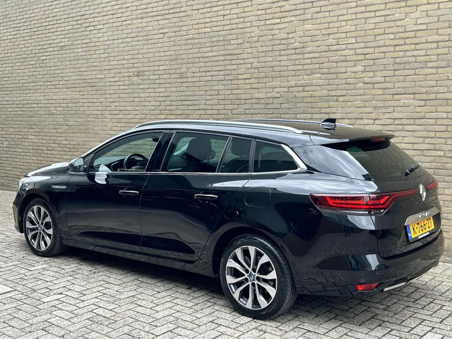 Renault Megane Estate 1.6 Plug-In Hybrid 160 Business Edition One Zwart - 2