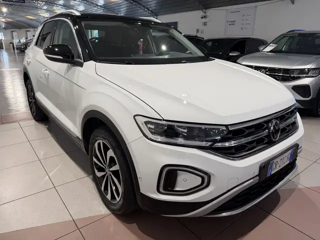 Volkswagen T-Roc view 6