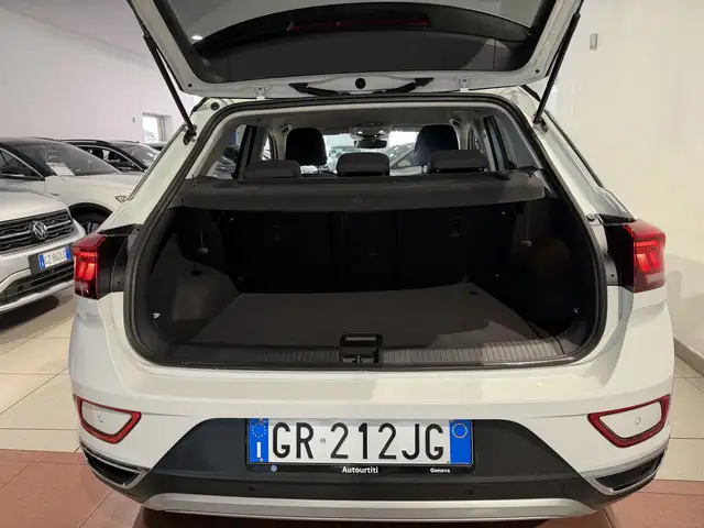 Volkswagen T-Roc view 9