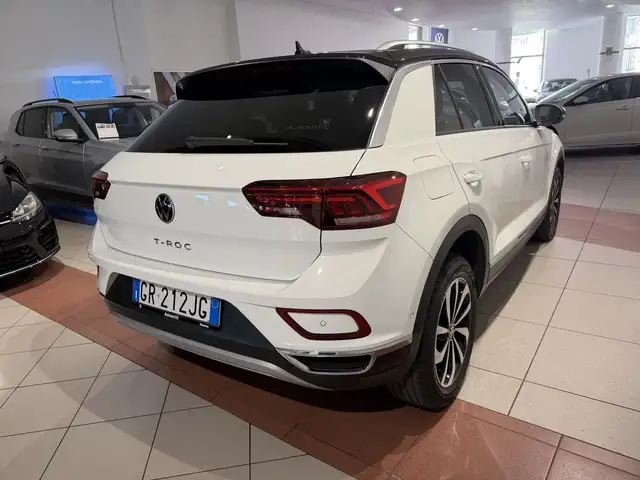 Volkswagen T-Roc view 5