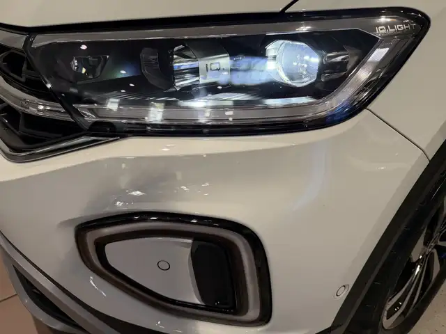 Volkswagen T-Roc view 15